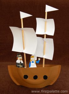 Barco con tripulación hecho con plato de papel