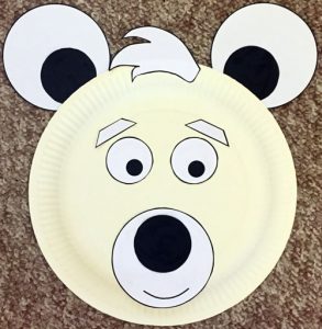 Cabeza de oso polar hecho con plato de papel